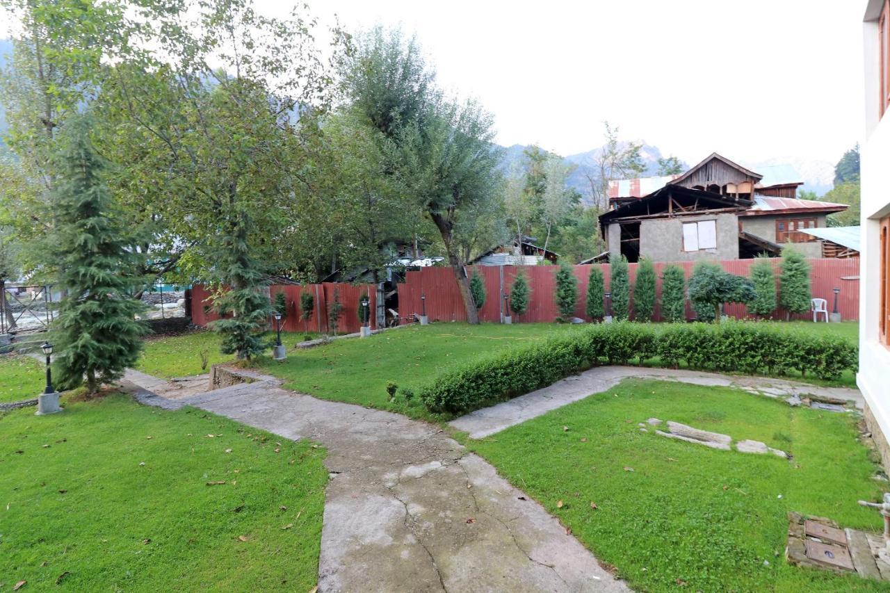Oyo 18416 Hotel Park Palace Pahalgām Esterno foto