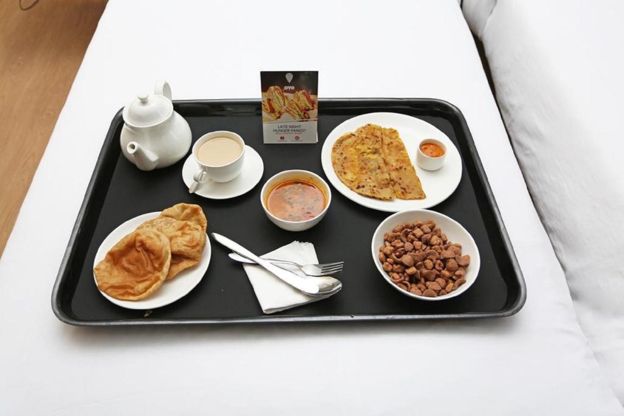 Oyo 18416 Hotel Park Palace Pahalgām Esterno foto
